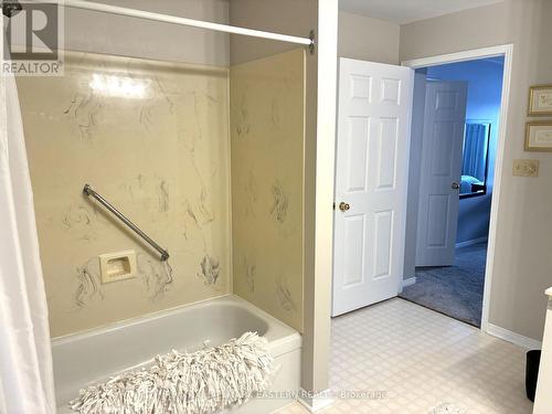 304C - 1099 Clonsilla Avenue Sw, Peterborough (Otonabee Ward 1), ON - Indoor Photo Showing Bathroom