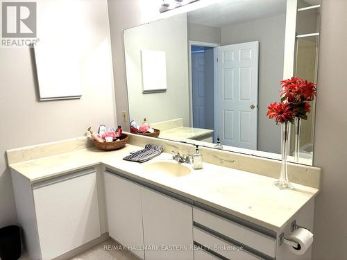 304C - 1099 Clonsilla Avenue Sw, Peterborough (Otonabee Ward 1), ON - Indoor Photo Showing Bathroom