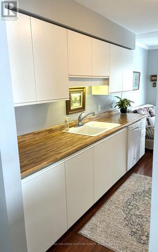 304C - 1099 Clonsilla Avenue Sw, Peterborough (Otonabee Ward 1), ON - Indoor Photo Showing Kitchen