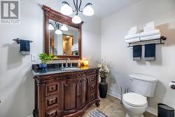 Main Floor 3 pc Bathroom With Walk-In Shower - 