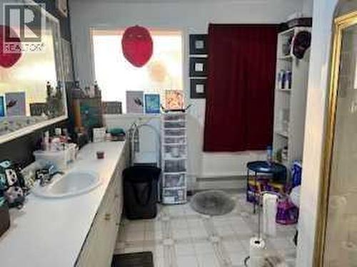 5004 50 Avenue, Forestburg, AB 