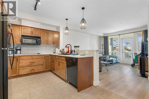 212, 3111 34 Avenue Nw, Calgary, AB - Indoor Photo Showing Kitchen