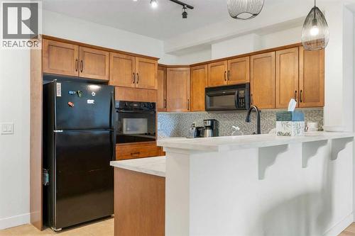 212, 3111 34 Avenue Nw, Calgary, AB - Indoor Photo Showing Kitchen