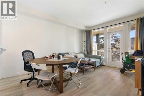 212, 3111 34 Avenue Nw, Calgary, AB - Indoor