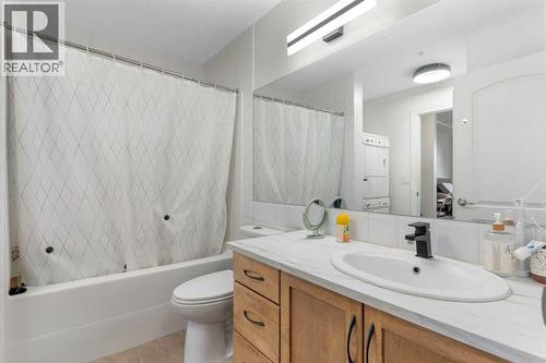 212, 3111 34 Avenue Nw, Calgary, AB - Indoor Photo Showing Bathroom