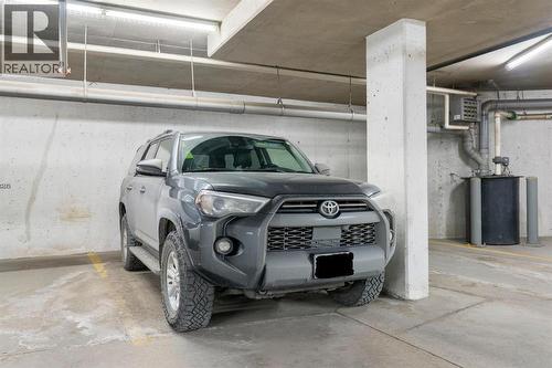 212, 3111 34 Avenue Nw, Calgary, AB - Indoor Photo Showing Garage