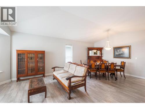 3788 Bird Place Unit# 146, Kelowna, BC - Indoor Photo Showing Living Room