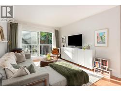 809 756 GREAT NORTHERN WAY  Vancouver, BC V5T 1E4