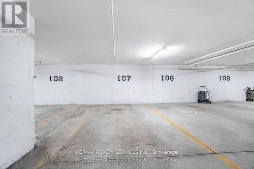 112 - 5317 Upper Middle Road, Burlington, ON - Indoor Photo Showing Garage