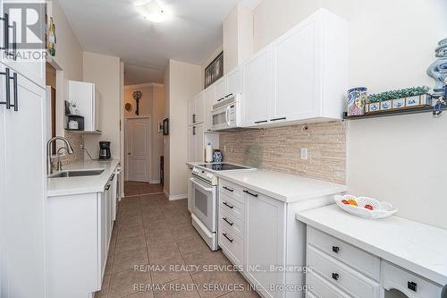 Ph03 - 7 Dayspring Circle, Brampton, ON - Indoor Photo Showing Kitchen