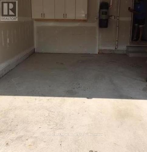 3045 Mission Hill Drive, Mississauga, ON - Indoor Photo Showing Garage