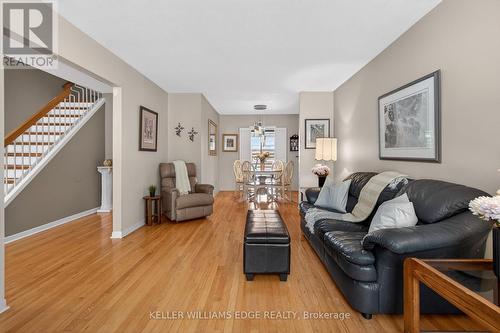 31 - 3049 Glencrest Road, Burlington, ON - Indoor Photo Showing Living Room