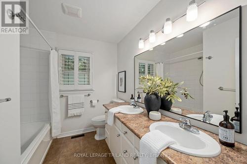 90 Georgia Road, London North (North Q), ON - Indoor Photo Showing Bathroom