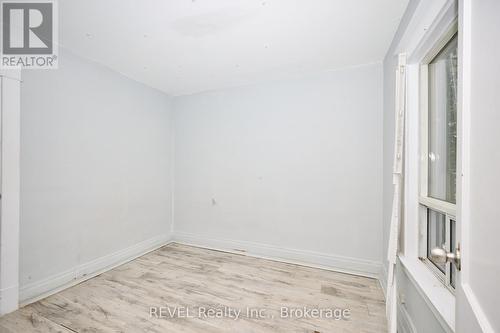 5806 Prince Edward Avenue, Niagara Falls (Hospital), ON - Indoor Photo Showing Other Room
