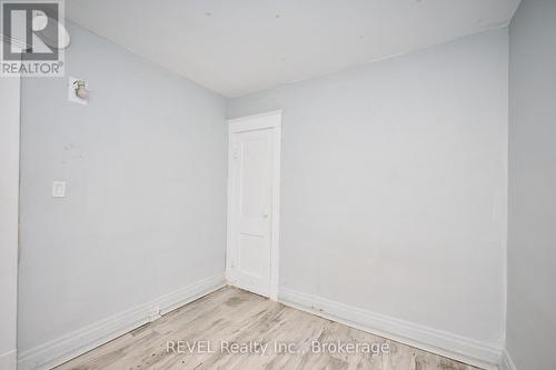 5806 Prince Edward Avenue, Niagara Falls (Hospital), ON - Indoor Photo Showing Other Room