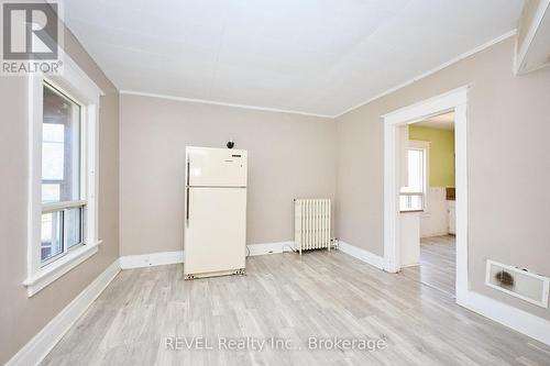 5806 Prince Edward Avenue, Niagara Falls (Hospital), ON - Indoor Photo Showing Other Room