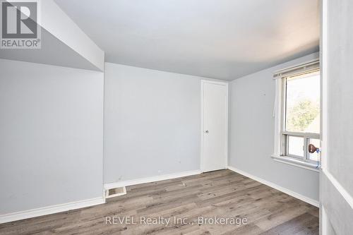 5806 Prince Edward Avenue, Niagara Falls (Hospital), ON - Indoor Photo Showing Other Room