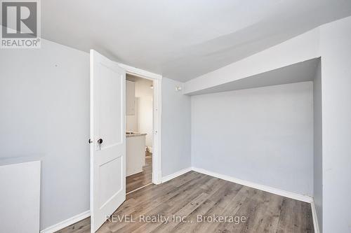 5806 Prince Edward Avenue, Niagara Falls (Hospital), ON - Indoor Photo Showing Other Room