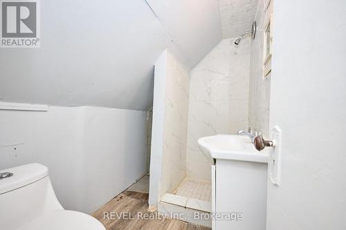 5806 Prince Edward Avenue, Niagara Falls (Hospital), ON - Indoor Photo Showing Bathroom