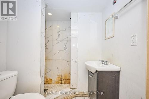 5806 Prince Edward Avenue, Niagara Falls (Hospital), ON - Indoor Photo Showing Bathroom