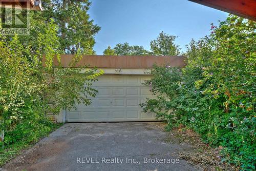 5806 Prince Edward Avenue, Niagara Falls (Hospital), ON - Outdoor