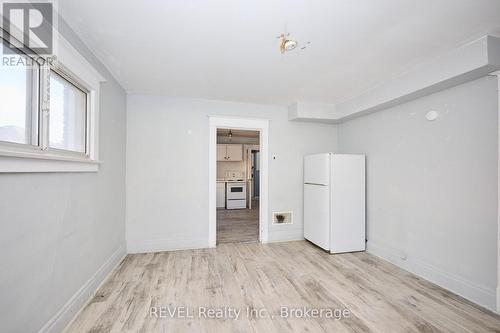 5806 Prince Edward Avenue, Niagara Falls (Hospital), ON - Indoor Photo Showing Other Room