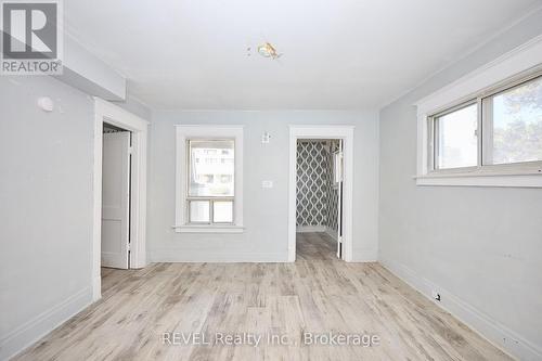 5806 Prince Edward Avenue, Niagara Falls (Hospital), ON - Indoor Photo Showing Other Room