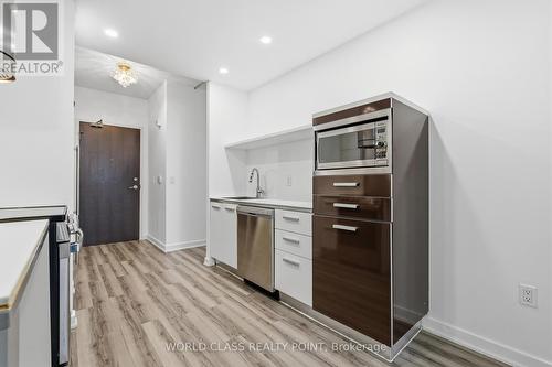 516 - 38 Dan Leckie Way, Toronto, ON - Indoor Photo Showing Kitchen