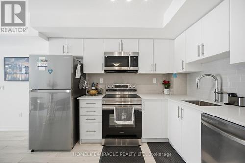 1110 - 1435 Celebration Drive, Pickering, ON - Indoor Photo Showing Kitchen With Upgraded Kitchen