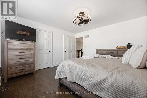 41 Apsley Crescent, Whitby, ON - Indoor Photo Showing Bedroom