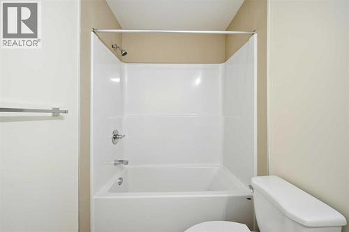 2119, 15 Skyview Point Crescent Ne, Calgary, AB - Indoor Photo Showing Bathroom