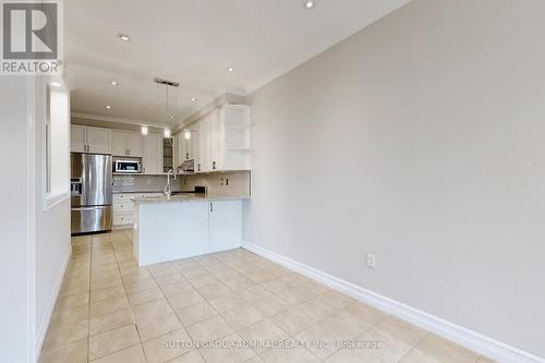 106 Big Hill Crescent, Vaughan, ON - Indoor Photo Showing Kitchen