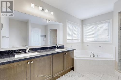 106 Big Hill Crescent, Vaughan, ON - Indoor Photo Showing Bathroom