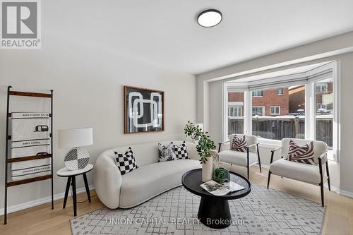 115 Ken Laushway Avenue, Whitchurch-Stouffville, ON - Indoor Photo Showing Living Room