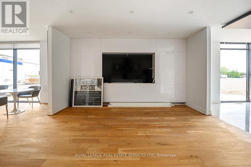 Building #2 - 11840 Keele Street, Vaughan, ON - Indoor Photo Showing Living Room