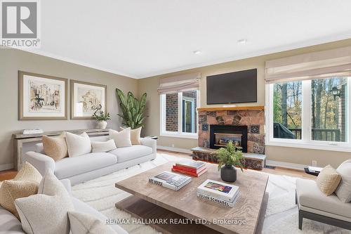 71 Willow Farm Lane, Aurora, ON - Indoor Photo Showing Living Room With Fireplace