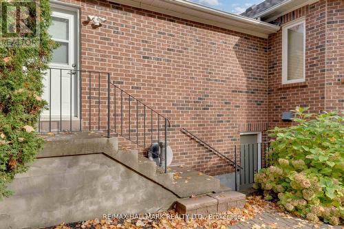 71 Willow Farm Lane, Aurora, ON - Outdoor With Exterior