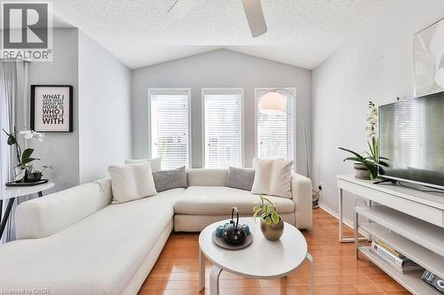 2185 Sutton Drive, Burlington, ON - Indoor Photo Showing Living Room