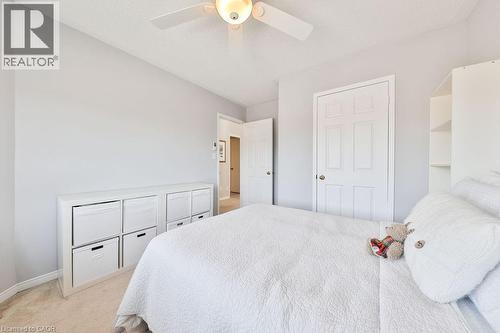 2185 Sutton Drive, Burlington, ON - Indoor Photo Showing Bedroom