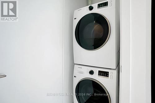 607 - 195 Mccaul Street, Toronto, ON - Indoor Photo Showing Laundry Room