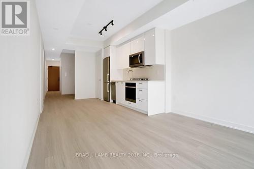 607 - 195 Mccaul Street, Toronto, ON - Indoor Photo Showing Kitchen