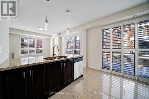 41 - 350 Arthur Bonner Avenue, Markham, ON - Indoor Photo Showing Kitchen With Double Sink