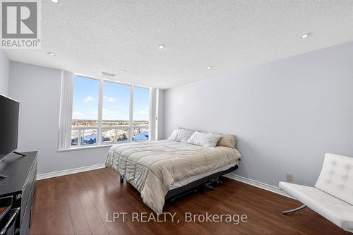 Ph06 - 51 Baffin Court, Richmond Hill, ON - Indoor Photo Showing Bedroom