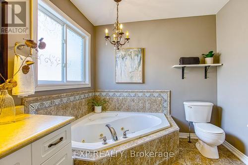 52 Biggs Avenue, Hamilton, ON - Indoor Photo Showing Bathroom