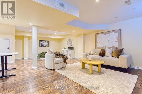 52 Biggs Avenue, Hamilton, ON - Indoor Photo Showing Living Room