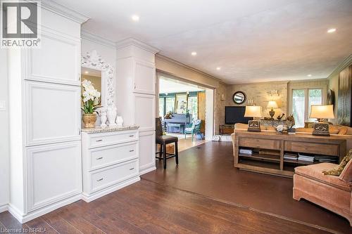 92 Highland Drive, Brantford, ON - Indoor Photo Showing Living Room