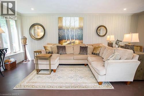 92 Highland Drive, Brantford, ON - Indoor Photo Showing Living Room