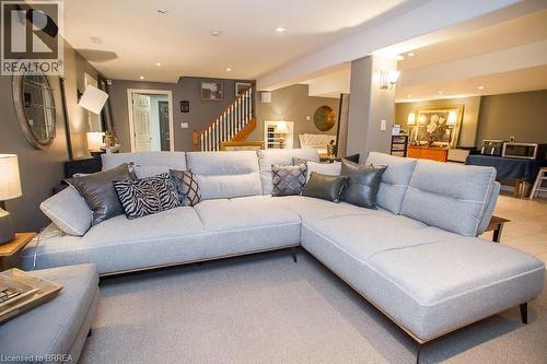 92 Highland Drive, Brantford, ON - Indoor Photo Showing Living Room