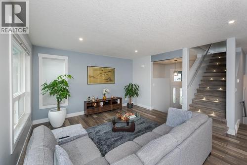 7204 Foxridge Drive, Prince George, BC - Indoor Photo Showing Living Room