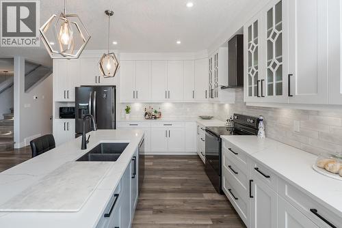 7204 Foxridge Drive, Prince George, BC - Indoor Photo Showing Kitchen With Double Sink With Upgraded Kitchen